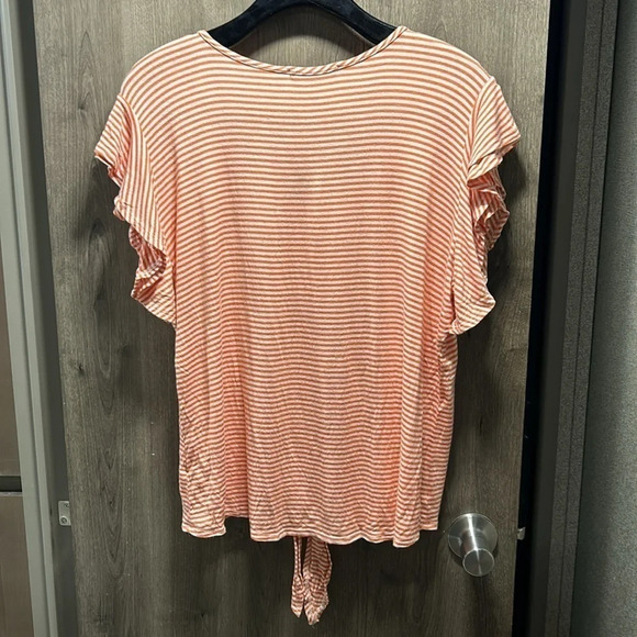 KIM & CAMI Women’s Striped Flutter Sleeve Tie Front Tee. Size Large - Picture 5 of 7